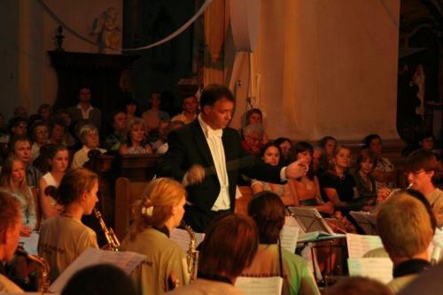 conductor Bert Langeler in action - 20080728220448.jpg